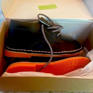 Never Worn Size 9 Bots Logan Mid-Top Lace Up Shoe